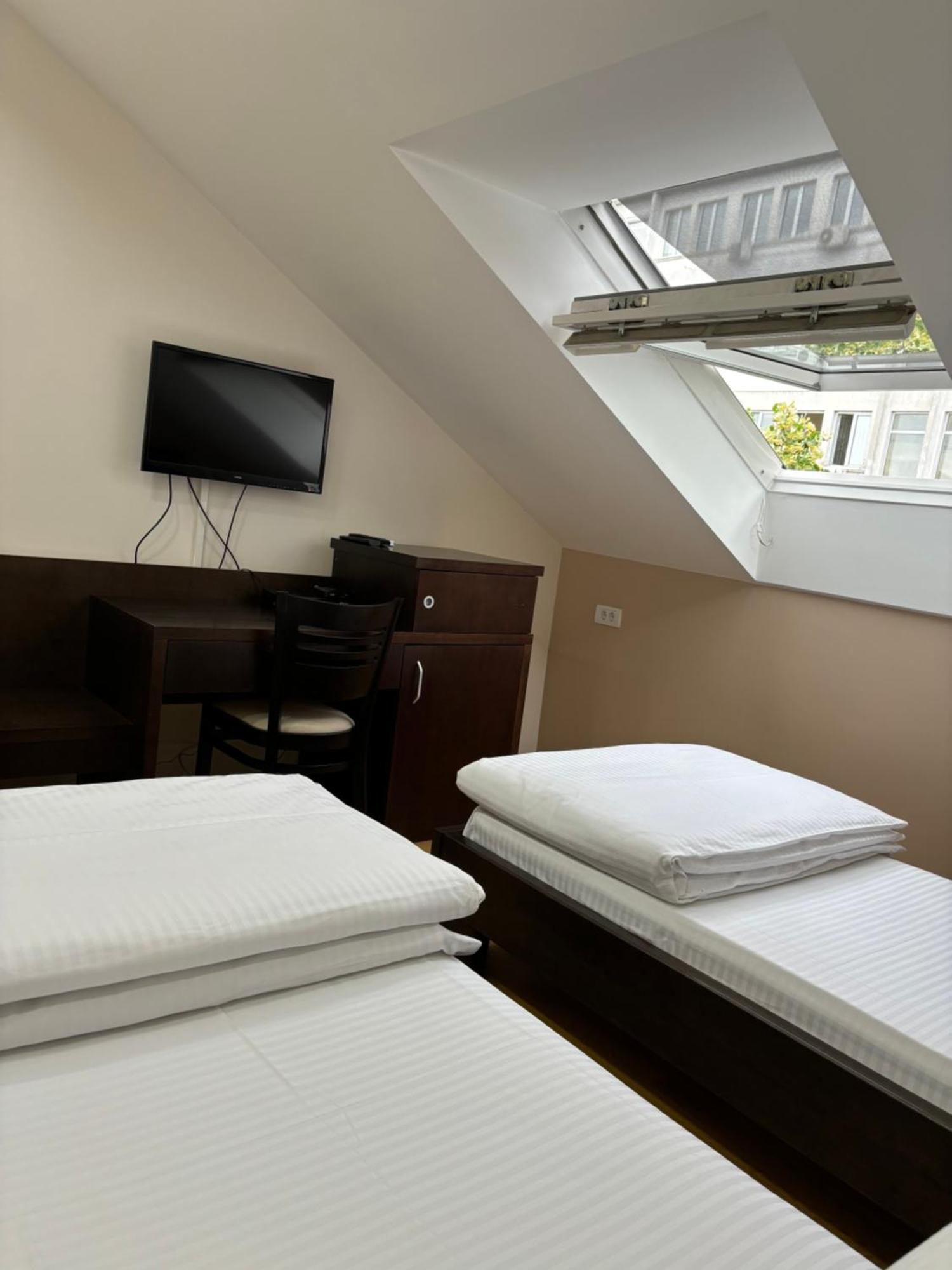 Atrium Bed & Breakfast Sremska Mitrovica Exterior photo