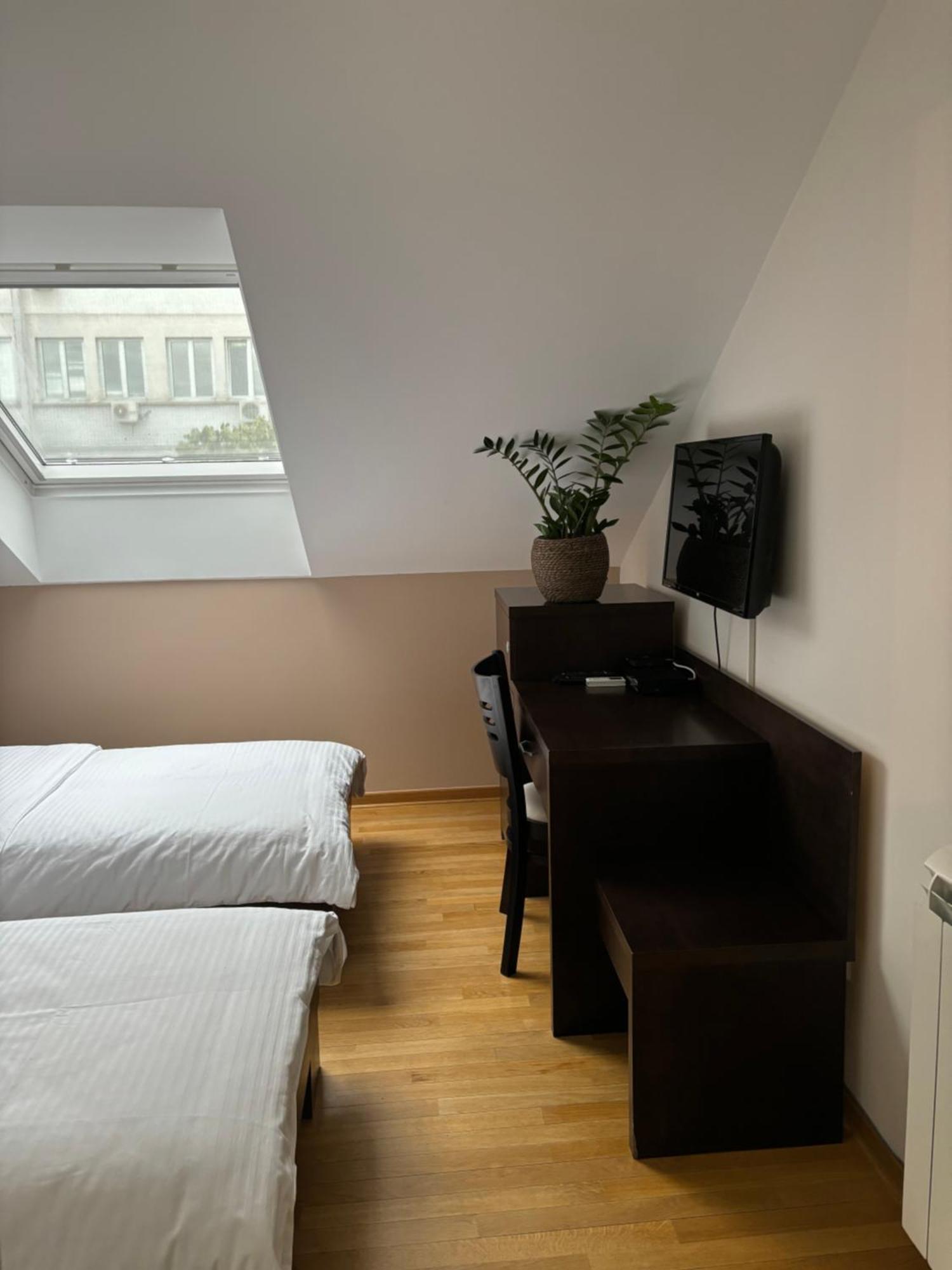 Atrium Bed & Breakfast Sremska Mitrovica Exterior photo