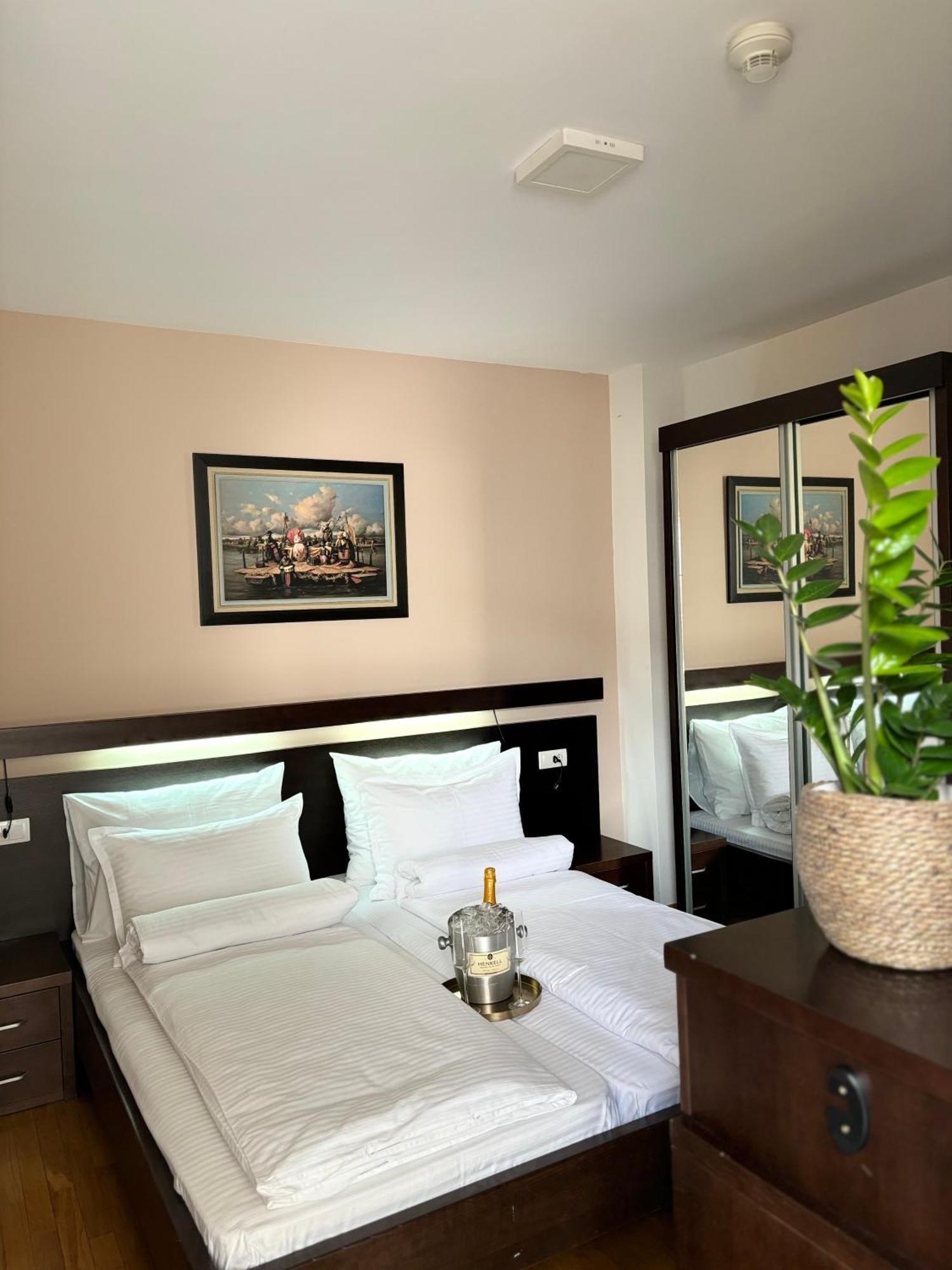 Atrium Bed & Breakfast Sremska Mitrovica Exterior photo