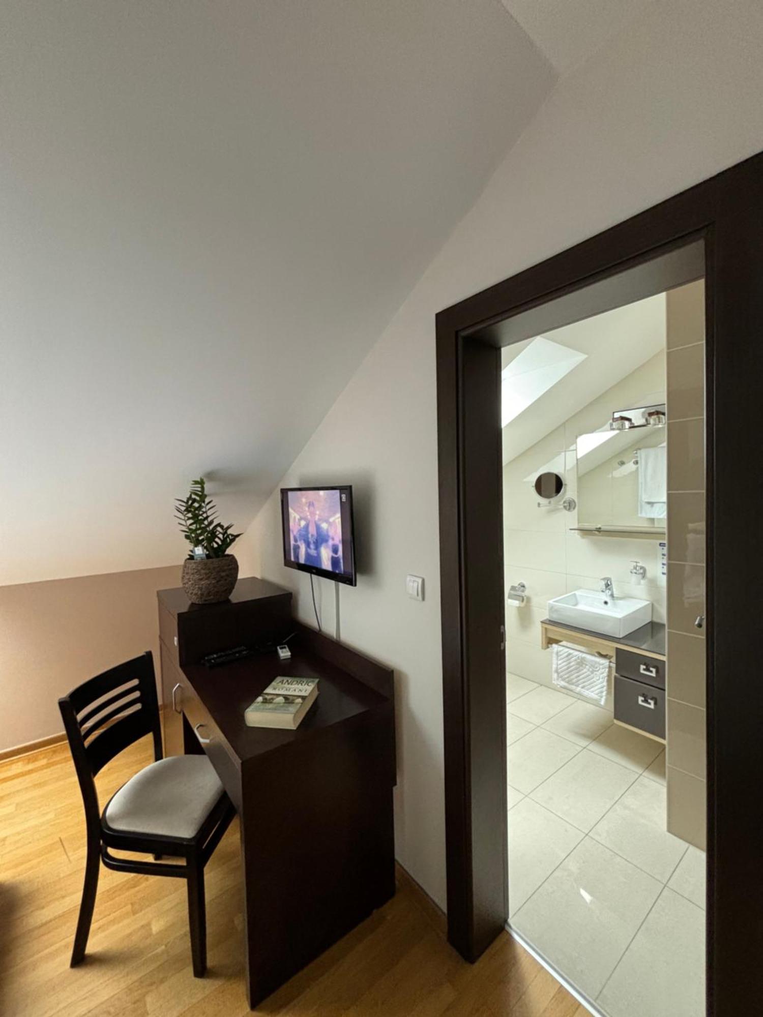 Atrium Bed & Breakfast Sremska Mitrovica Exterior photo