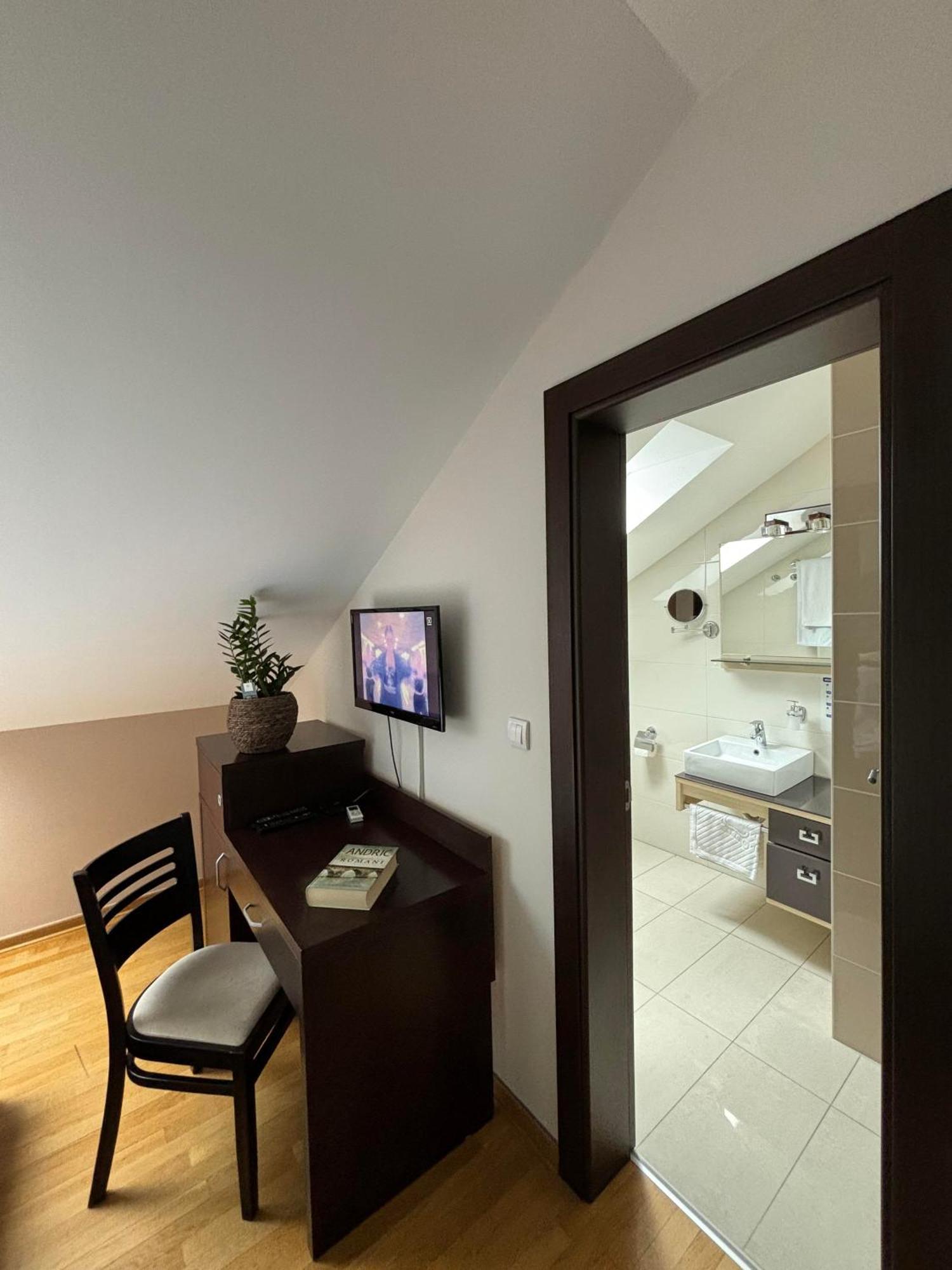 Atrium Bed & Breakfast Sremska Mitrovica Exterior photo