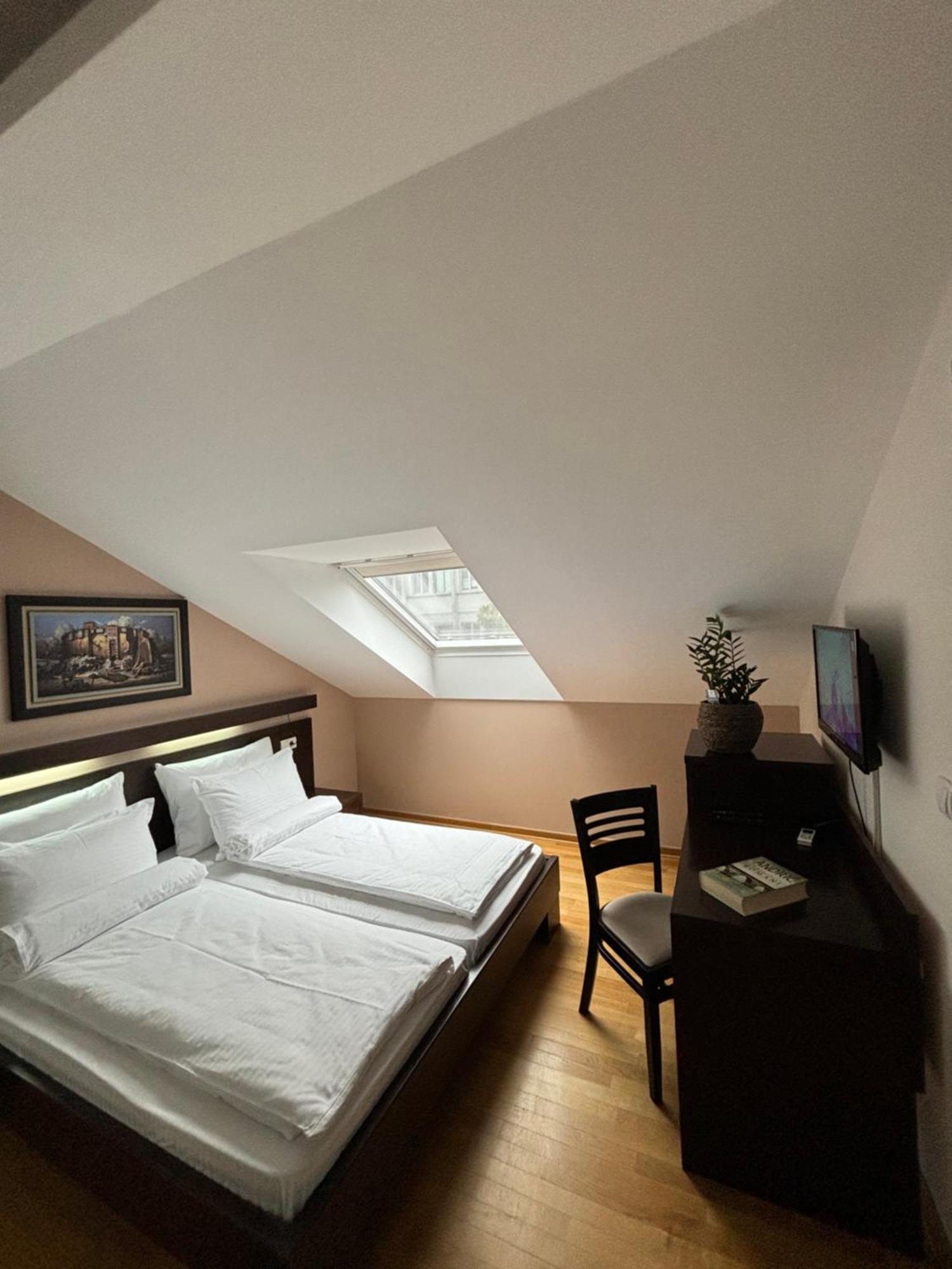 Atrium Bed & Breakfast Sremska Mitrovica Exterior photo